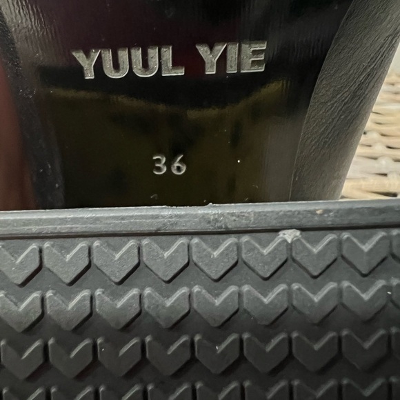 Yuul Yie size 36, size 6 Black and Yellow Slingback Heels, unique, stylish, EUC - Picture 6 of 7